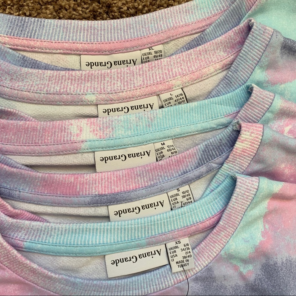 NEW Ariana Grande Sweetener GIAW Crewneck - Picture 5 of 8